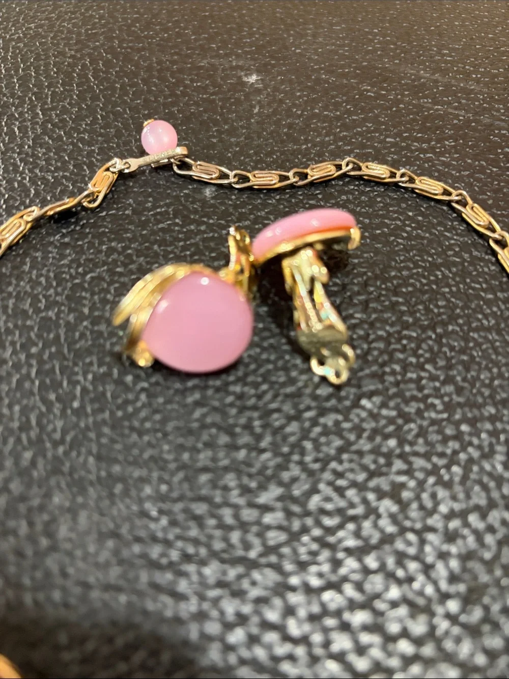 LISNER  1950 - 1960’s gold‑Tone Pink Cabochon Necklace and Earring Set